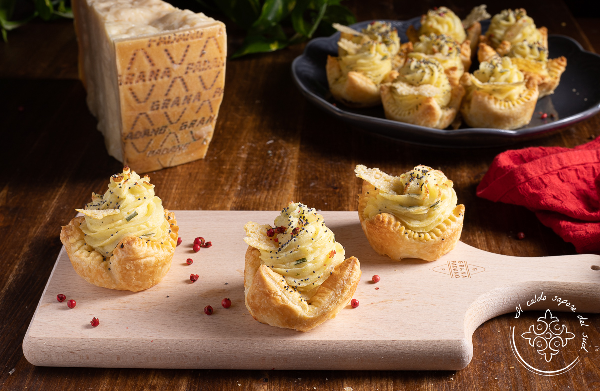 Cestitos de masa de hojaldre rellenos de crema de patata