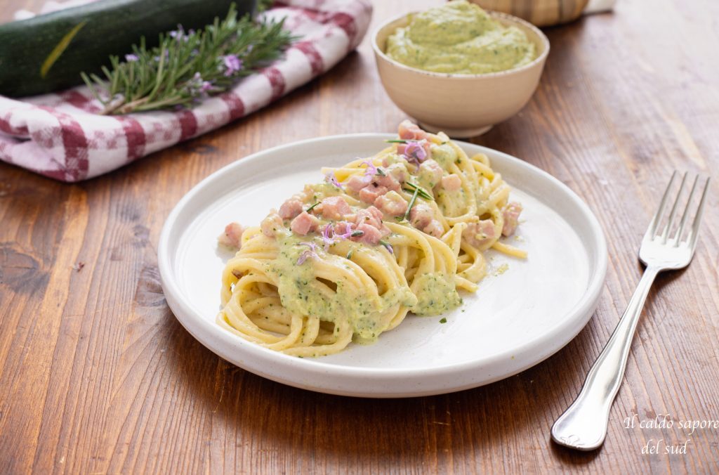 pasta con calabacines, ricotta y panceta
