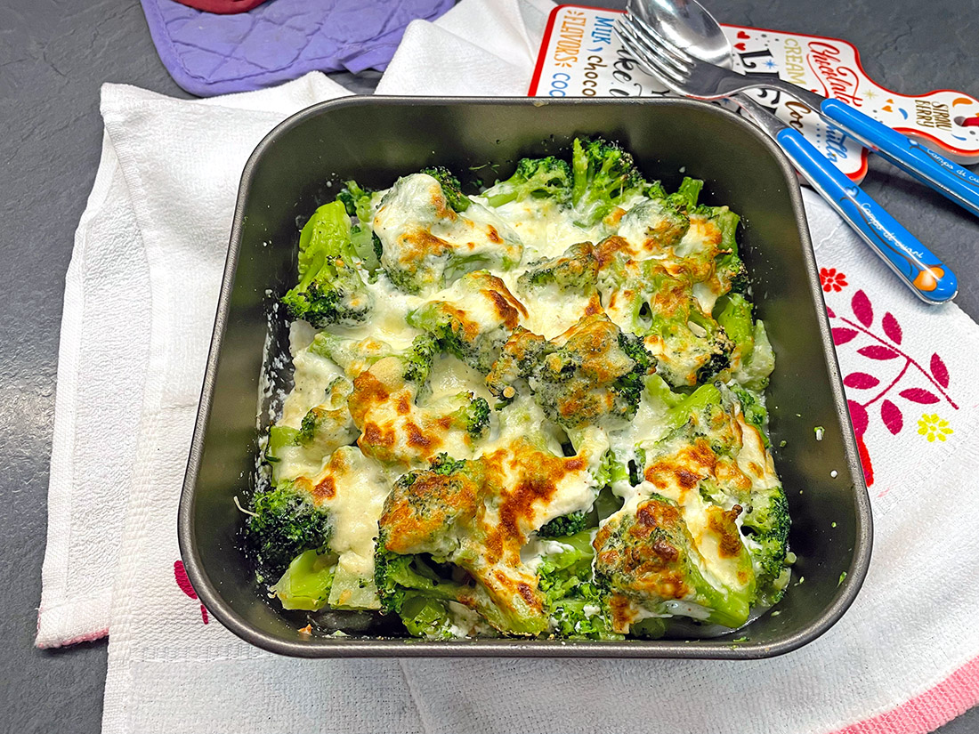 Brócoli gratinado con crema de crescenza