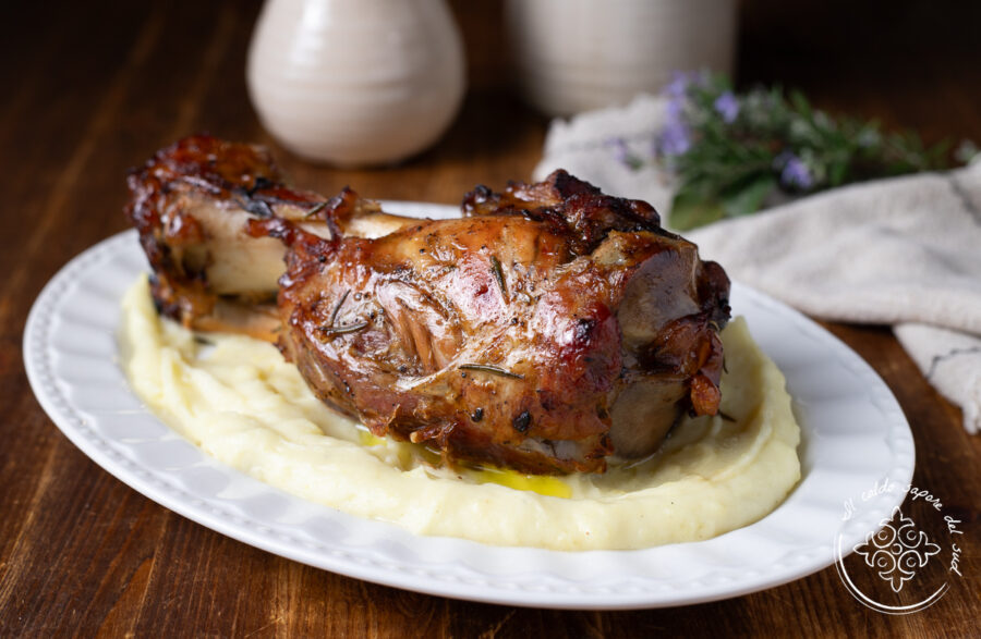 Codillo de cerdo al horno con cerveza