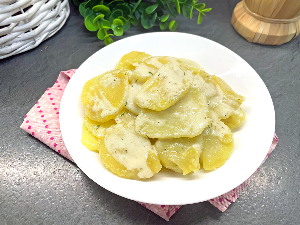 Ensalada de patatas con salsa de yogur