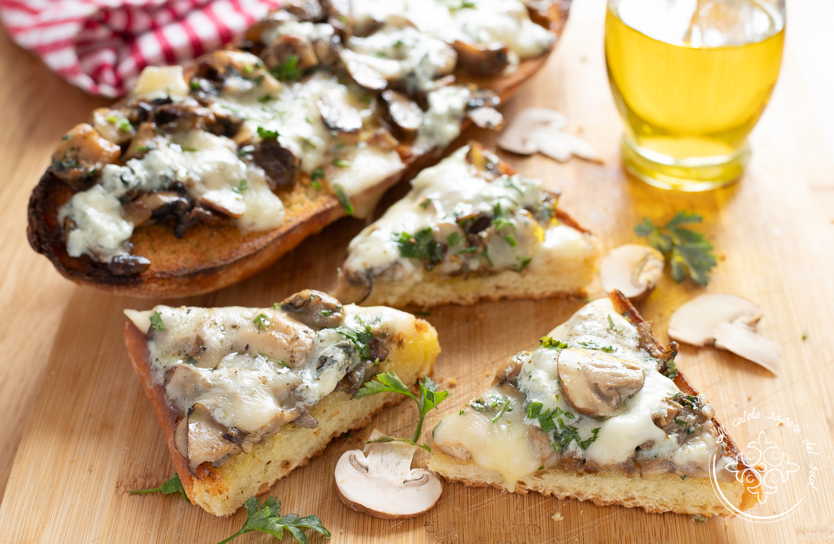 Tostas de setas y gorgonzola
