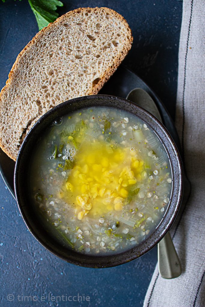 Minestrone de grelos y garbanzos