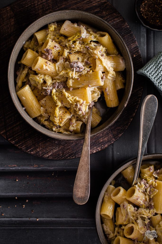 Para la pasta con col y salchicha