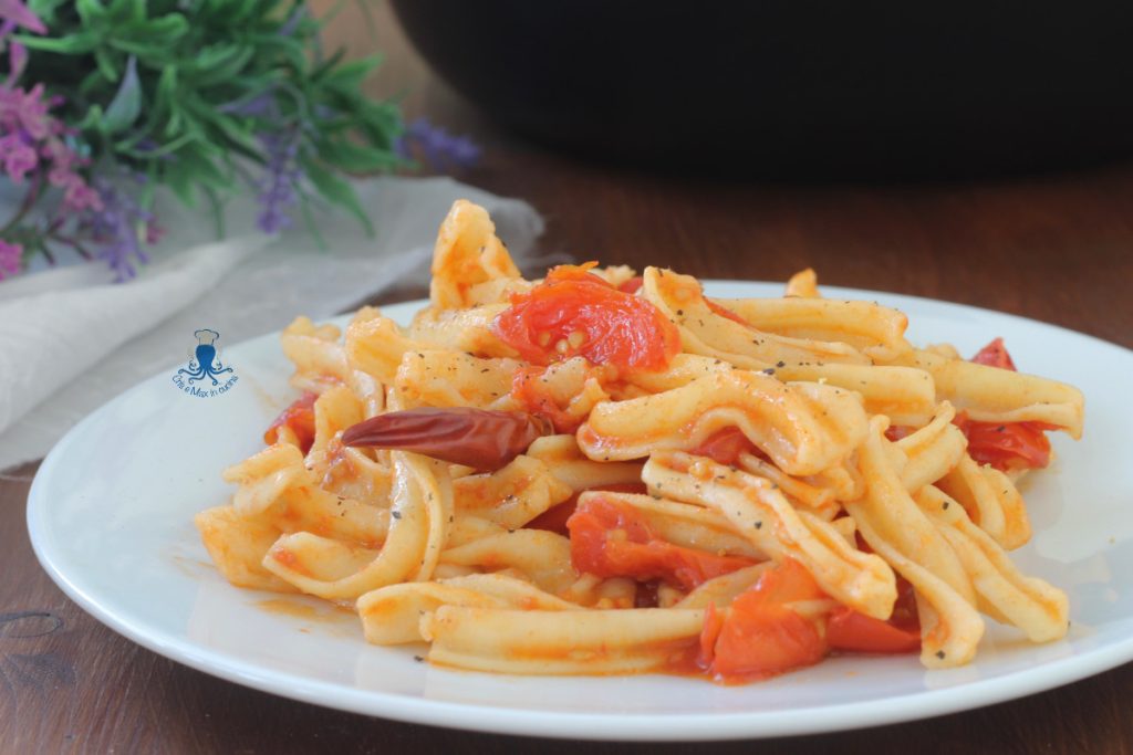 Pasta de sémola con tomates cherry salteados1