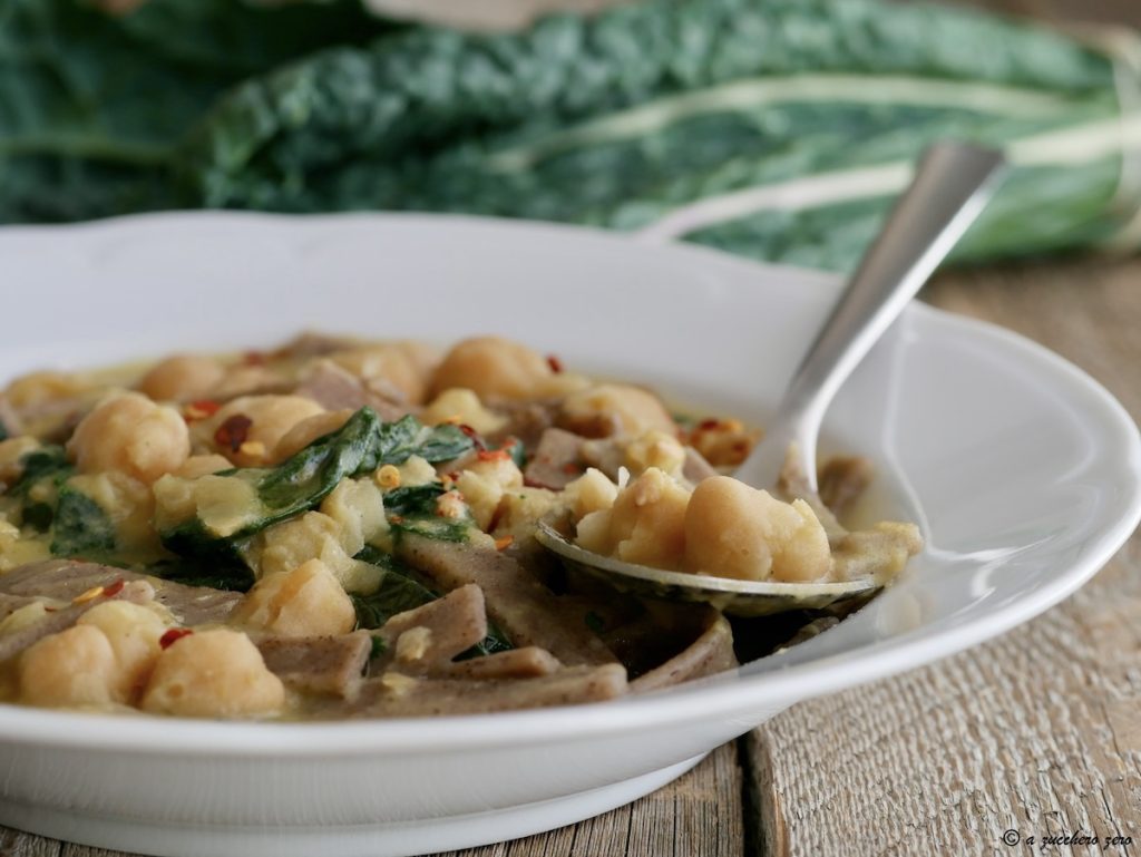 Sopa de garbanzos y col rizada con pizzoccheri