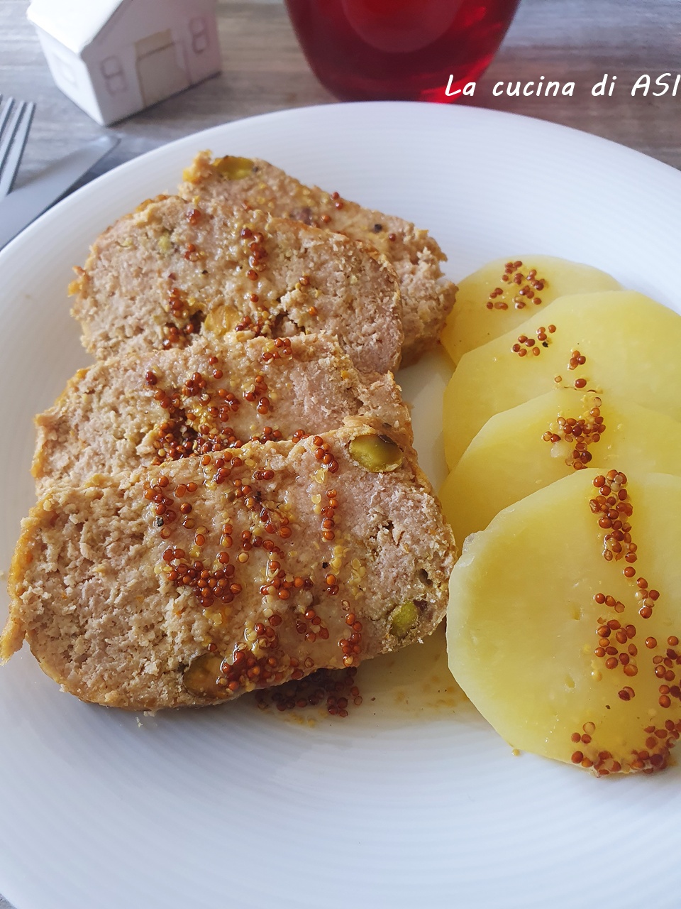 Rollo de carne con pistachos y naranja