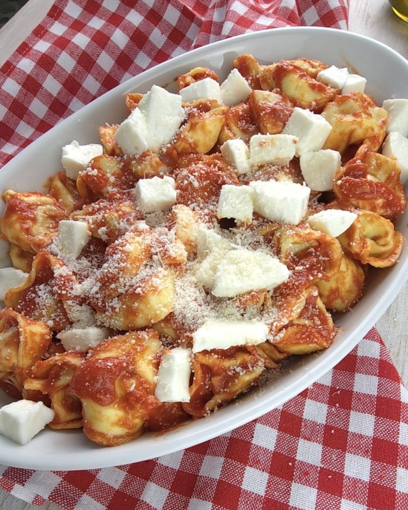 Pastel de tortellini al horno