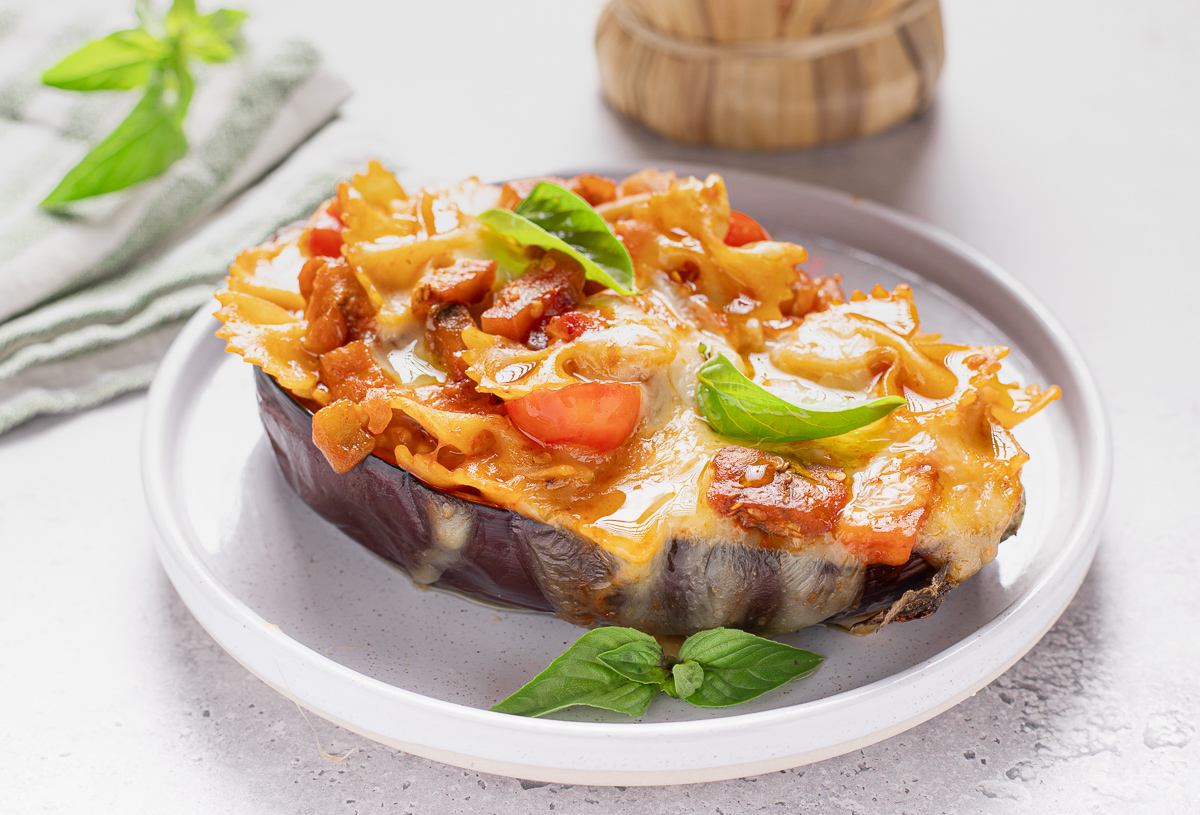 Barquitas de berenjena rellenas de pasta