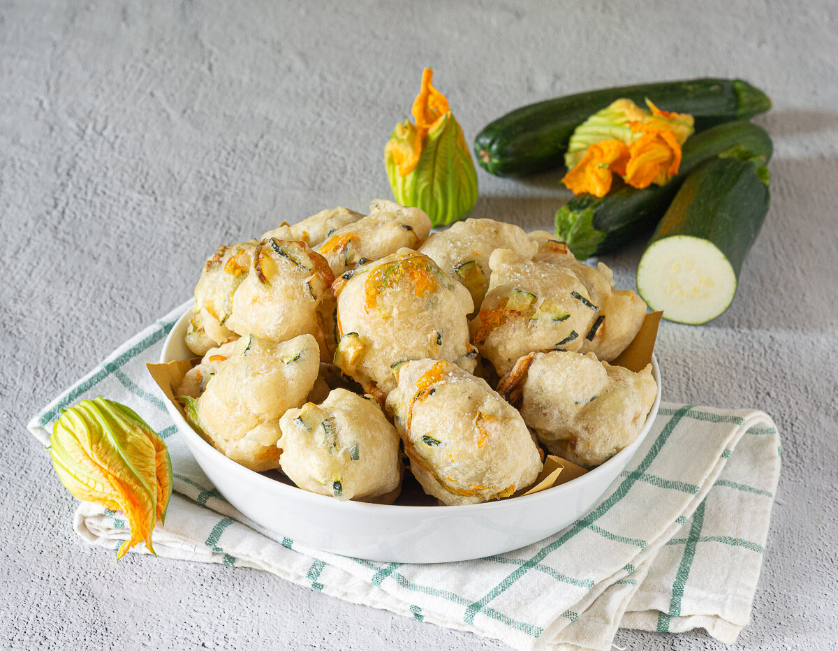 Buñuelos de calabacín y flores de calabacín