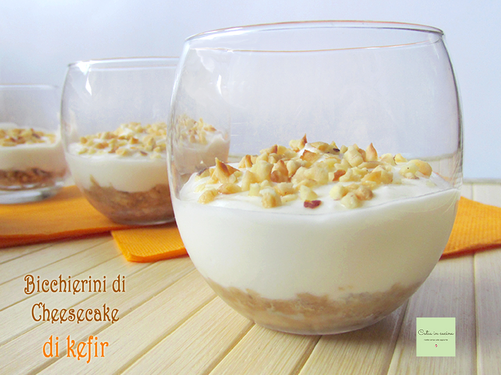 cheesecake de kéfir en vaso con avellanas