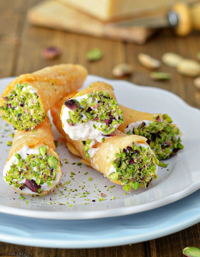 Conos de parmesano rellenos