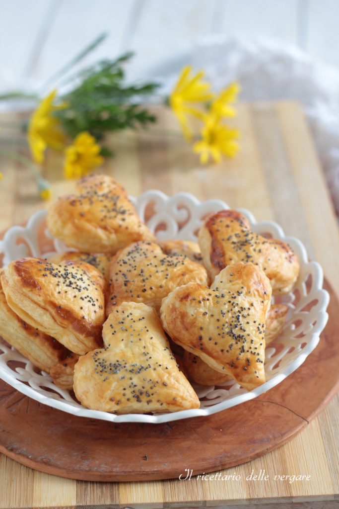 entrante-romantico-corazones-hojaldre-salmon