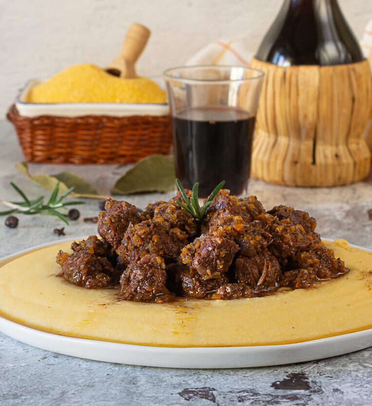 Estofado al civet con polenta