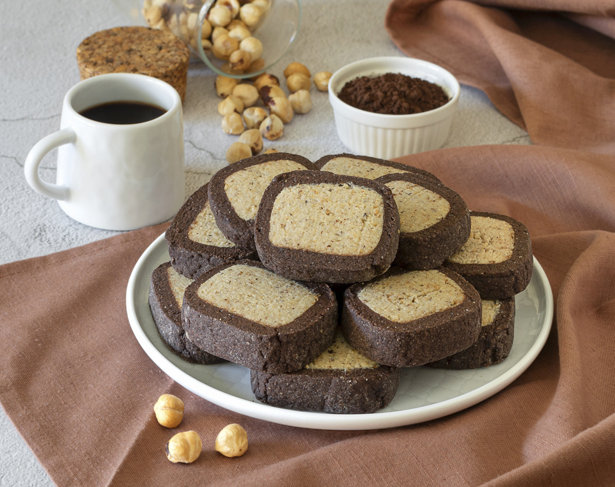 Galletas bicolor de cacao y avellanas