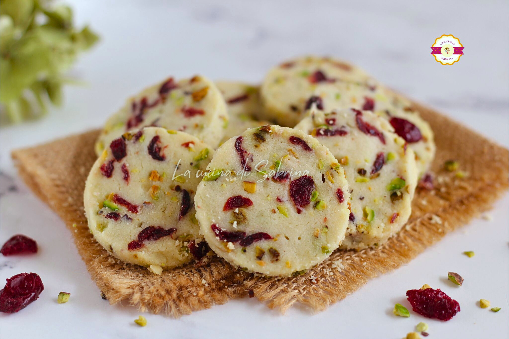 Galletas sin huevo, pistacho y frutos rojos
