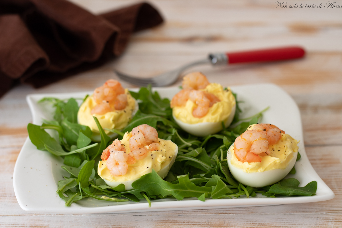 Huevos rellenos con gambas