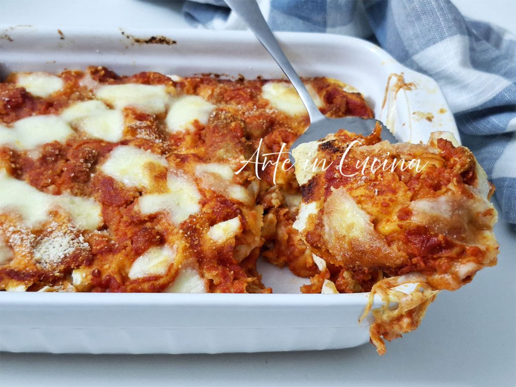 LASAGNA de CARASAU con RAGÚ de salchichas