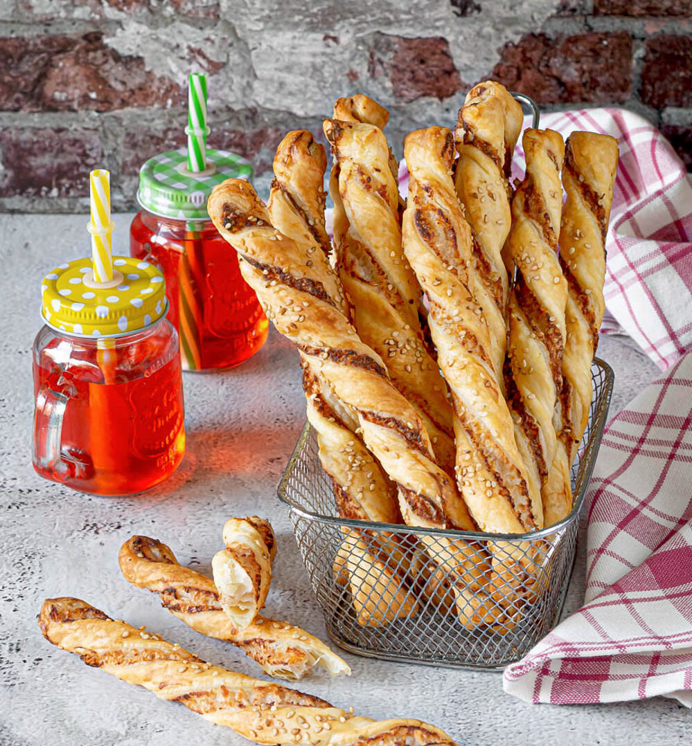 Palitos de hojaldre con jamón