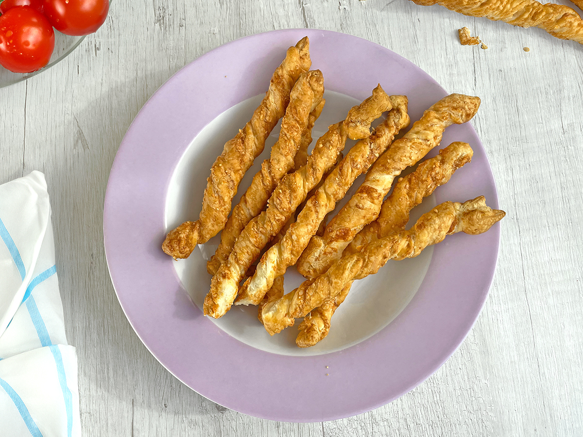 Palitos de hojaldre con queso