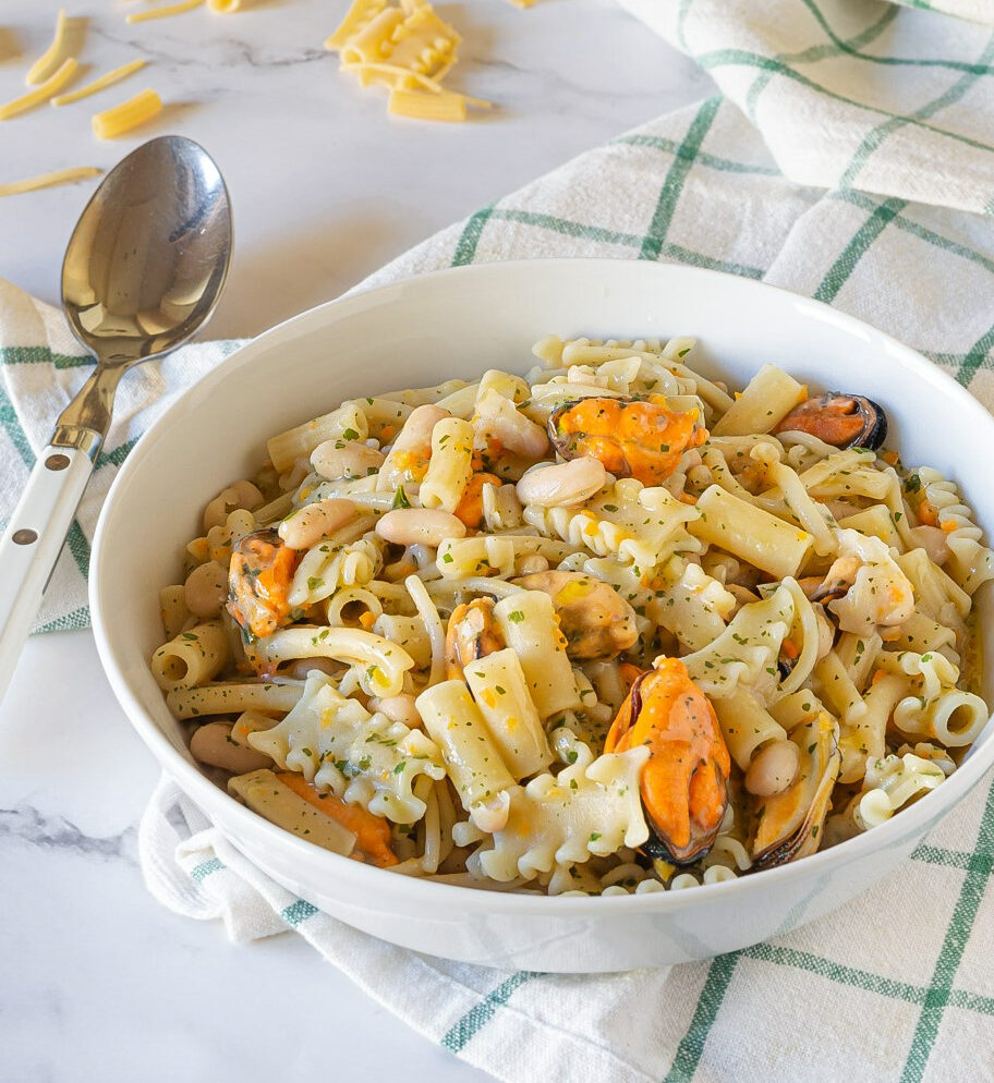 Pasta con alubias y mejillones
