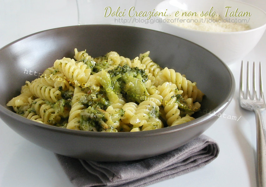 Pasta con brócoli y gorgonzola