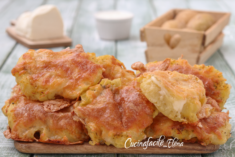 Patatas aplastadas con queso