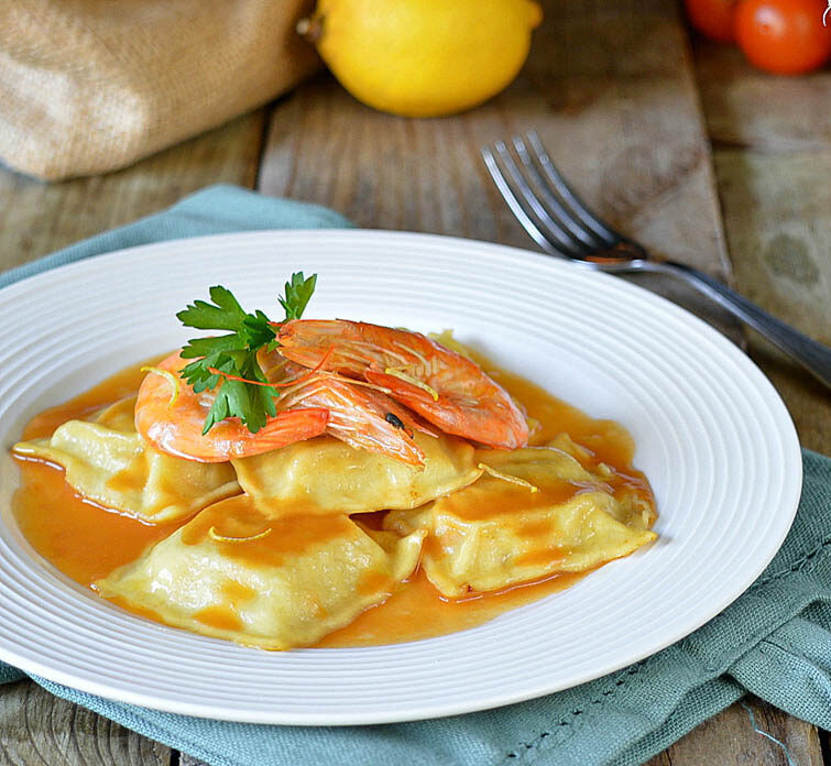 Raviolis de lubina y gambones