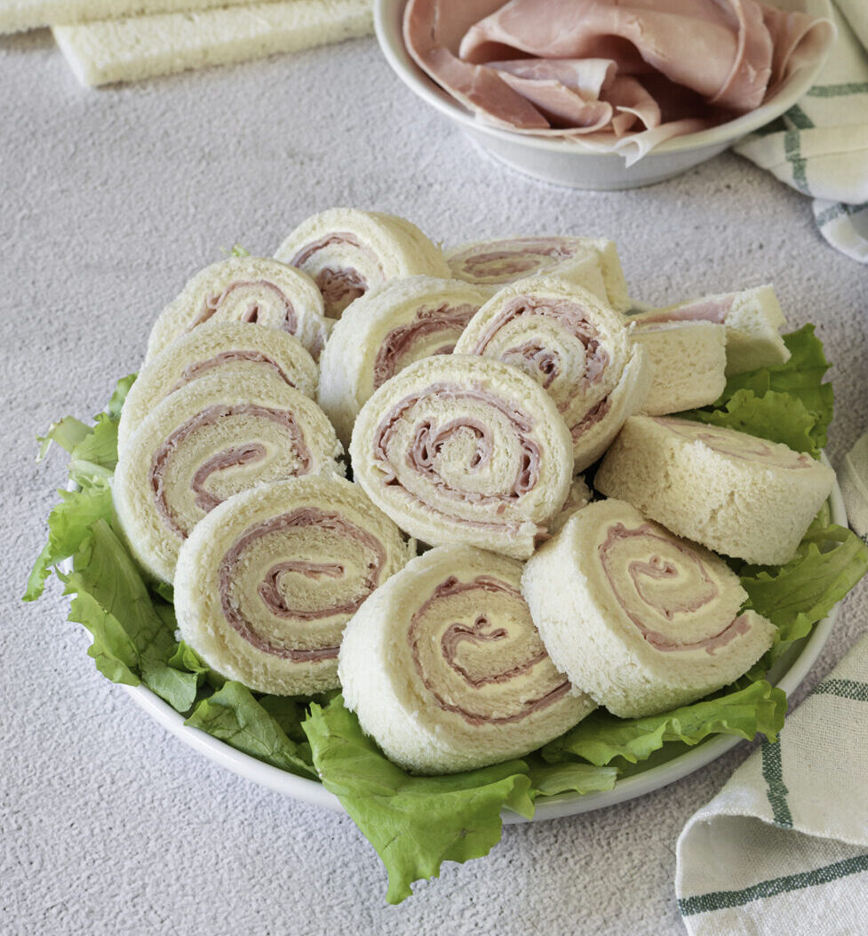 Rollitos salados de robiola y jamón cocido