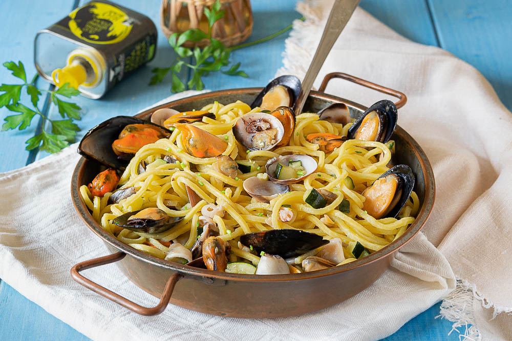 Spaghetti a la guitarra con frutos del mar
