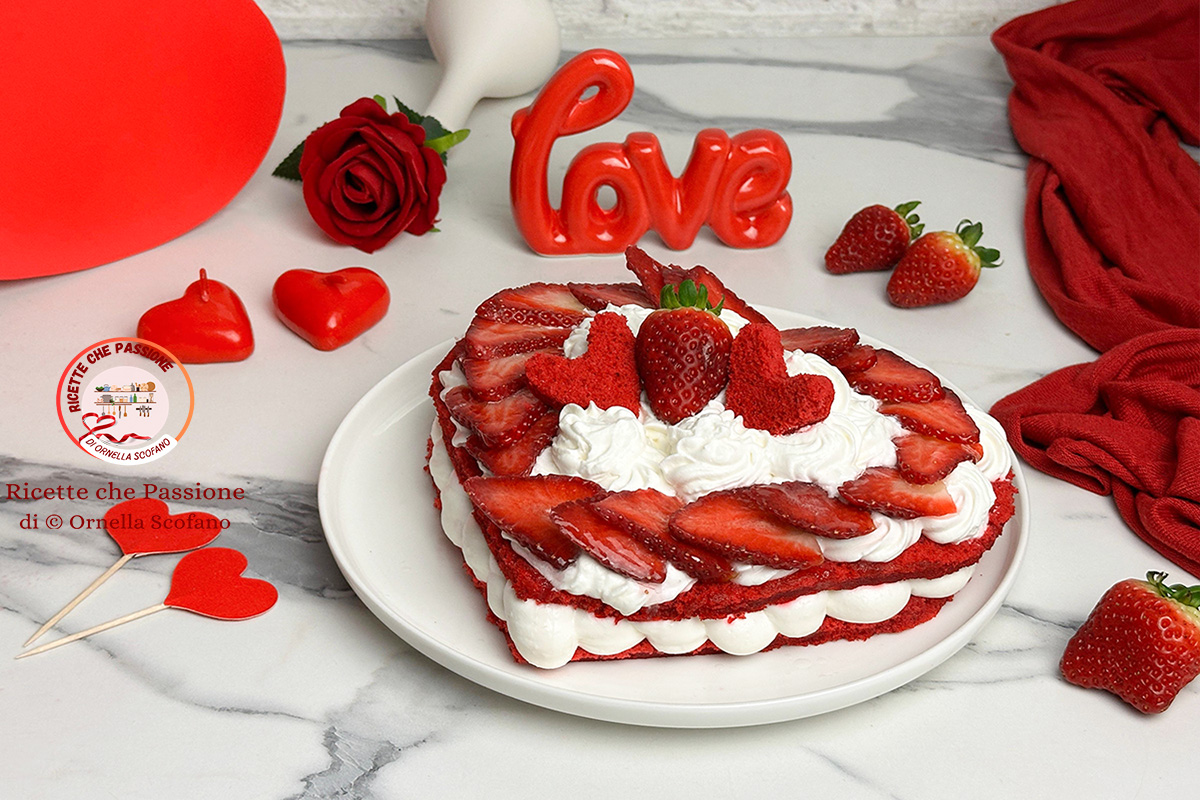 Tarta corazón sin molde de San Valentín con fresas