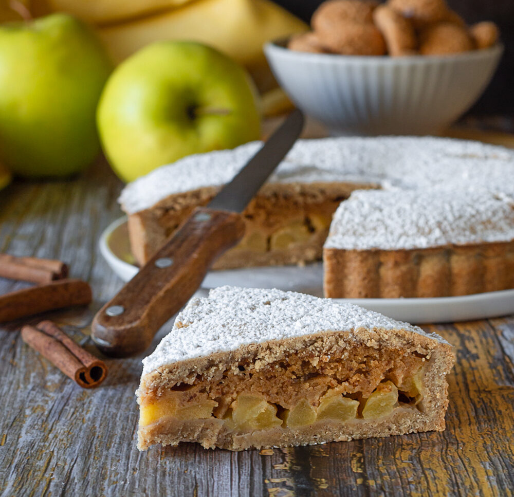 Tarta de canela con manzana y amaretti