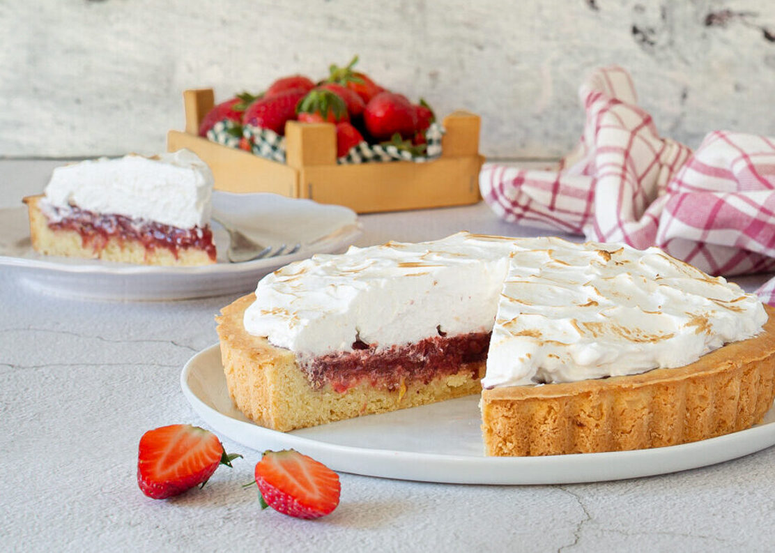 Tarta de fresas con merengue