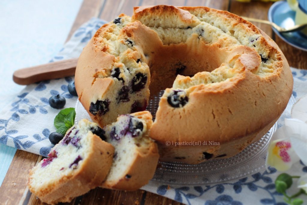 Bizcocho con claras sobrantes y arándanos - receta i pasticcini di Nina