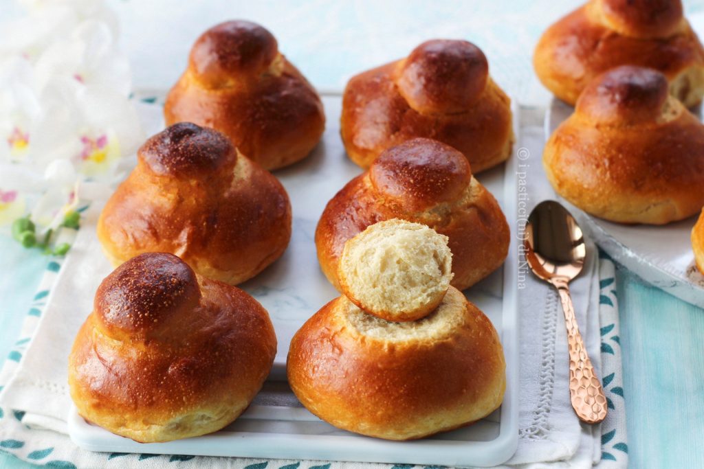 Brioche con copete muy esponjosa siciliana con granizado o helado i pasticcini di Nina