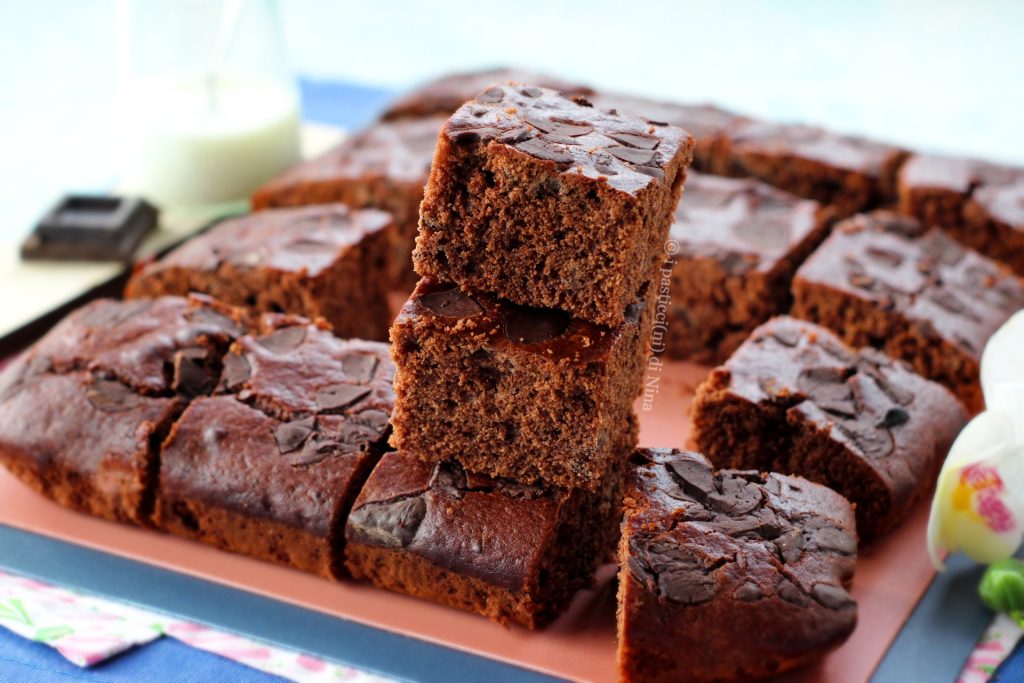 Cuadraditos de chocolate y yogur receta para aprovechar el chocolate de los huevos de Pascua los pasteles de Nina