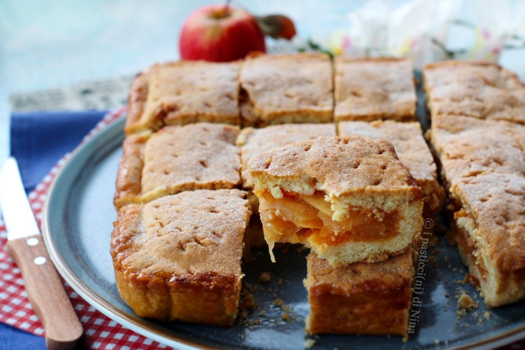receta de cuadraditos de masa quebrada con manzana y mermelada — postre para terminar la comida | I Pasticcini di Nina