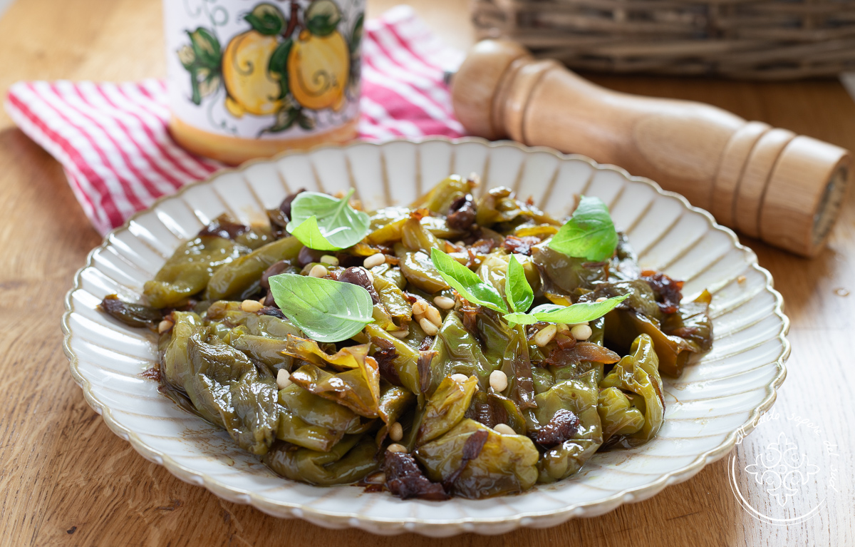 Friggitelli agridulces con cebollas