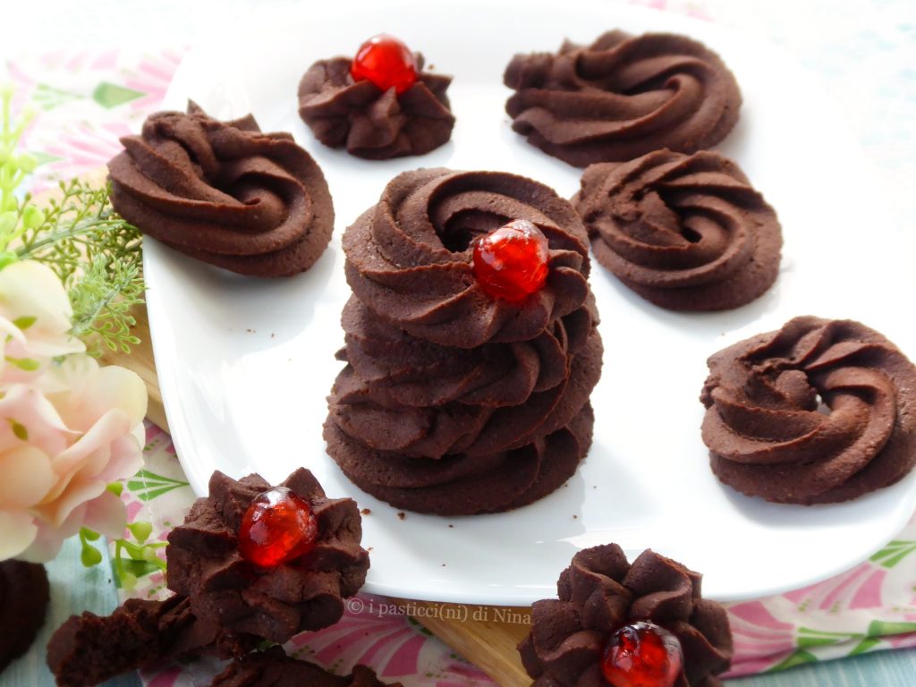 Galletas de masa montada con cacao y claras i pasticcini di Nina