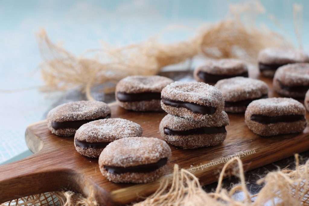 Habas de los muertos al cacao y canela, galletas para la fiesta de Todos los Santos y del Día de los Difuntos, receta i pasticcini di Nina