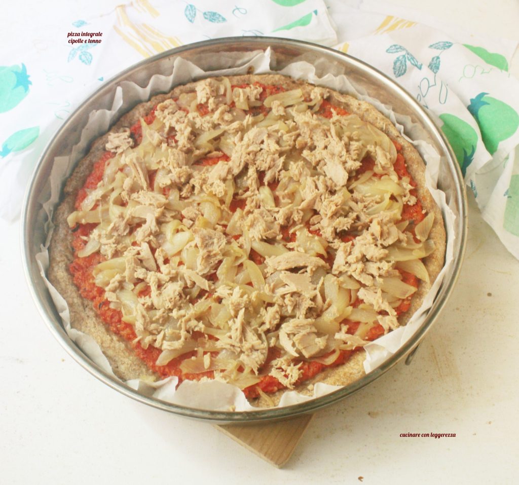 pizza integral con cebolla y atún