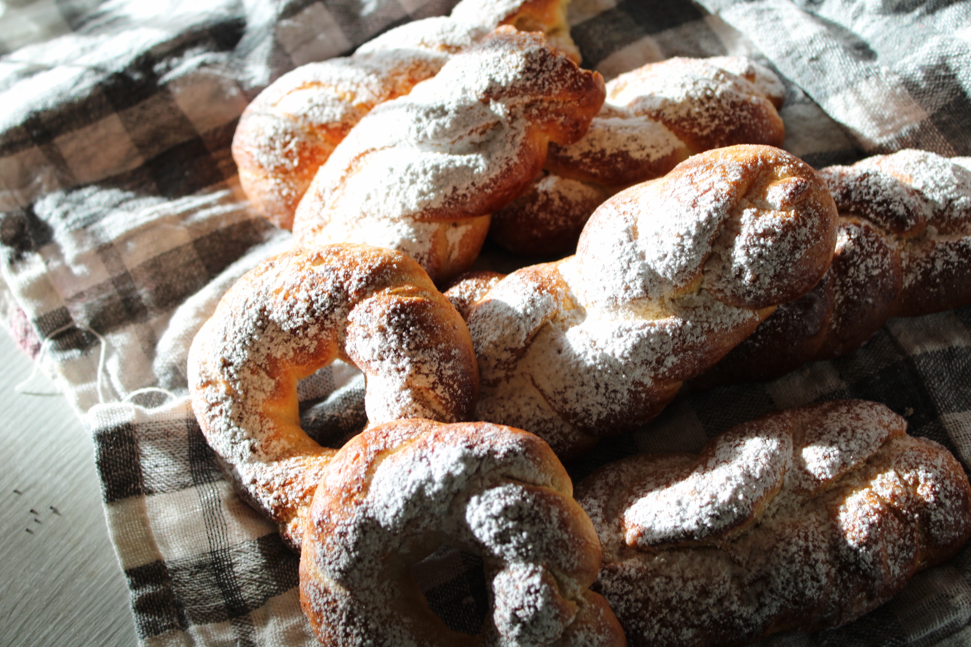 El sabor del tiempo. Trenzas suaves para el desayuno matutino.