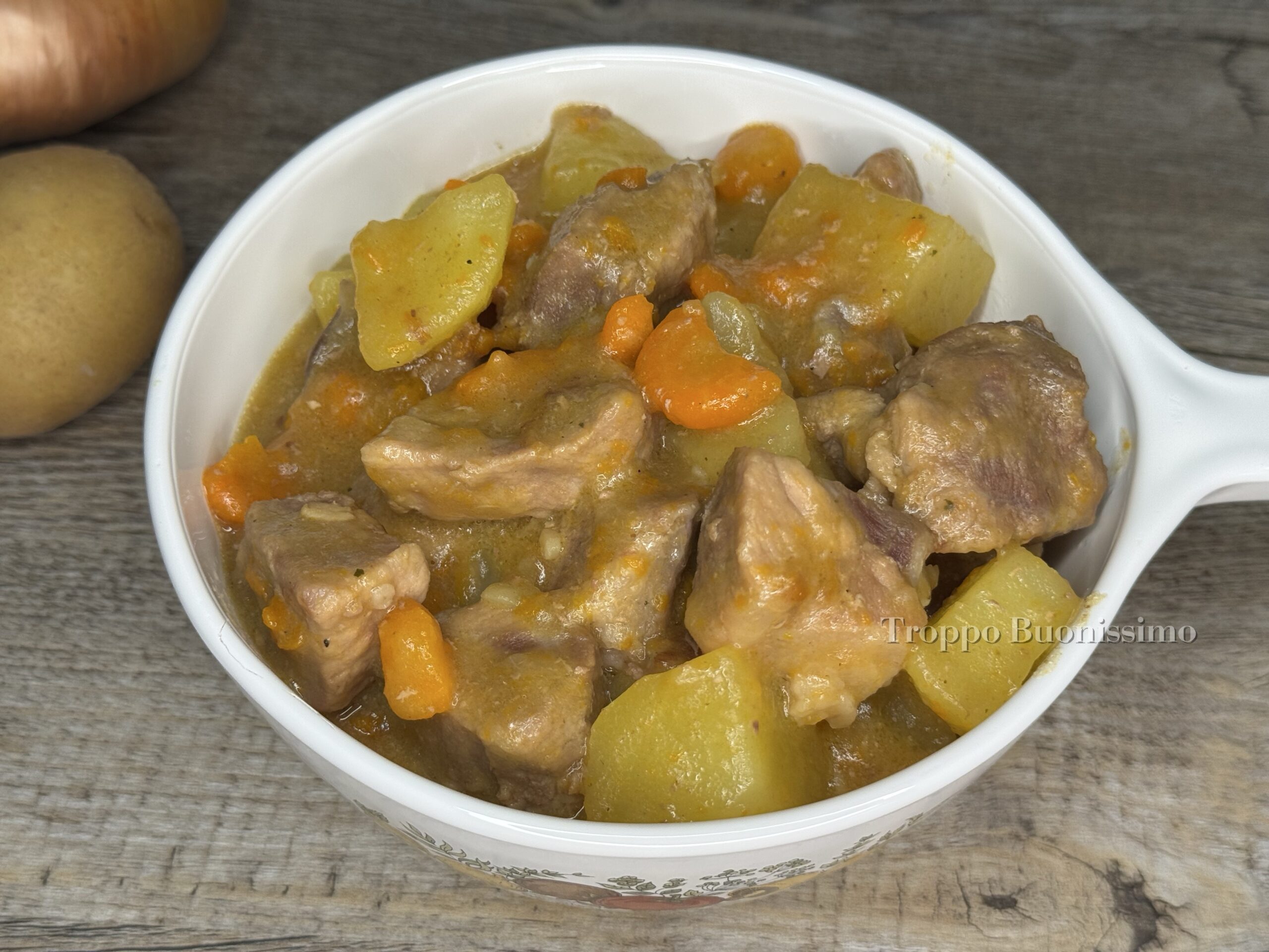 Estofado de cerdo con patatas tierno y cremosísimo