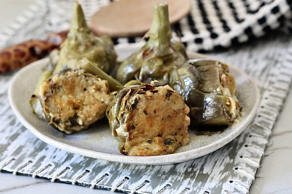 Cómo hacer alcachofas rellenas guisadas, sin huevos y deliciosísimas.