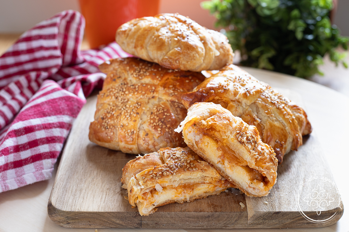 Rustici de masa de hojaldre con ragú