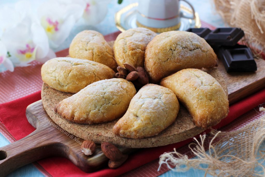 Medialunas corazón de almendra y chocolate, suaves y envolventes - i pasticcini di Nina