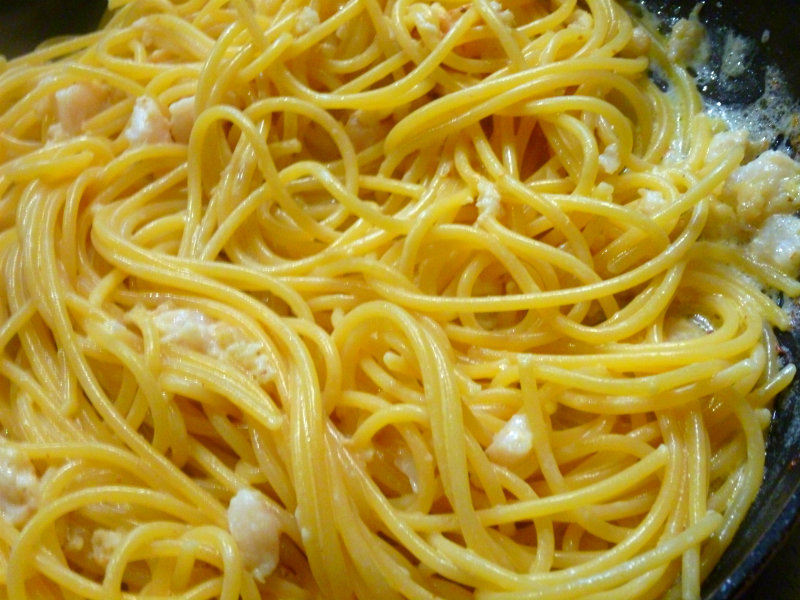 Pasta con filete de mero lista para servir