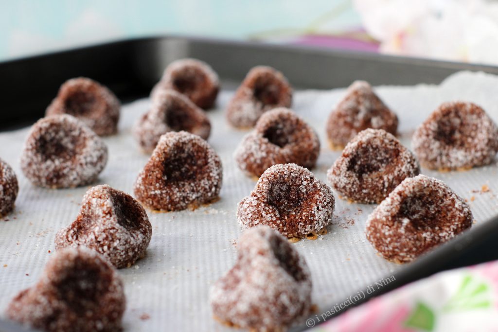 Pizzicotti de cacao con almendras, solo con claras, textura tierna y húmeda, los pastelitos de Nina