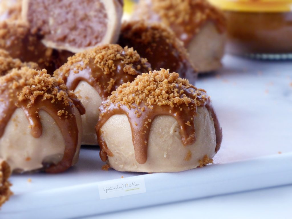 pralinas de chocolate gold y galletas caramelizadas caseras