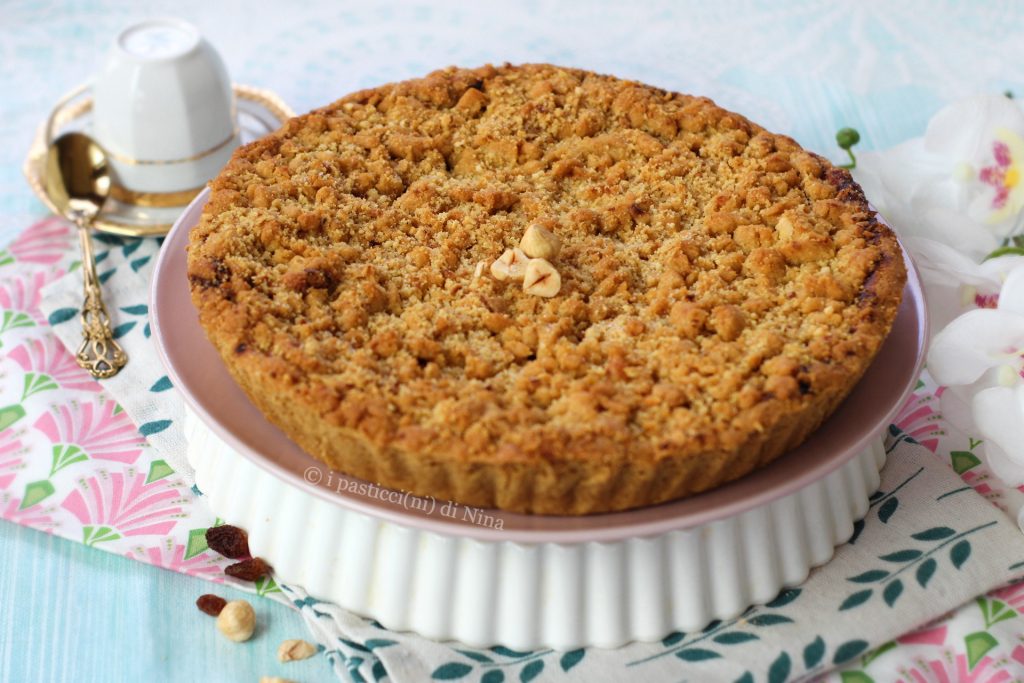 Sbriciolata con relleno de albaricoques y soletillas, pasas y avellanas | i pasticcini di Nina